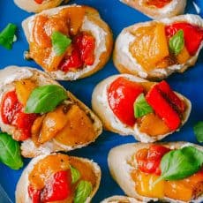 Roasted Pepper Bruschetta appetizers